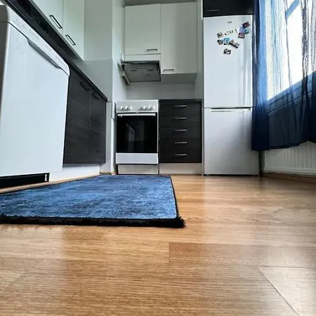 Cozy Hideaway In Heart Of *