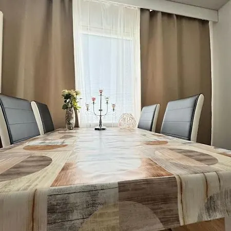 Cozy Hideaway In Heart Of