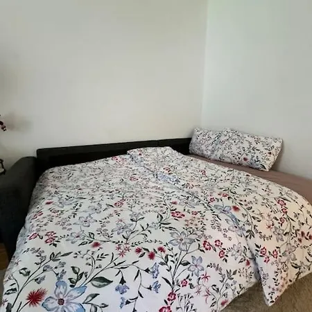 Cozy Hideaway In Heart Of Διαμέρισμα